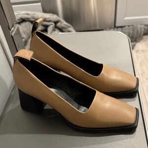Vegabond square pumps